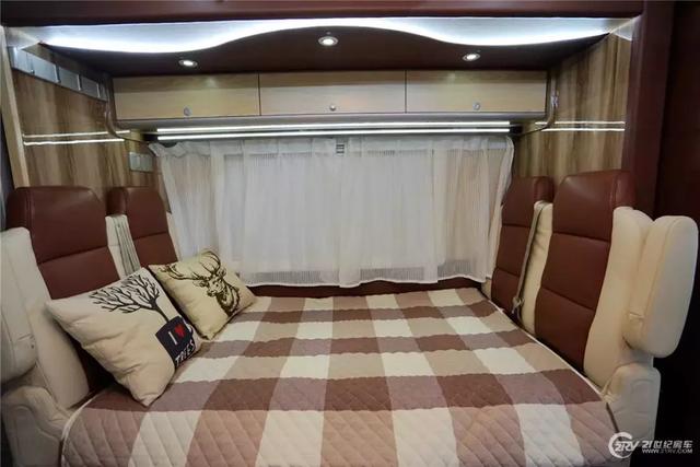 这款售价50万C型房车 既有双人床又有上下铺
