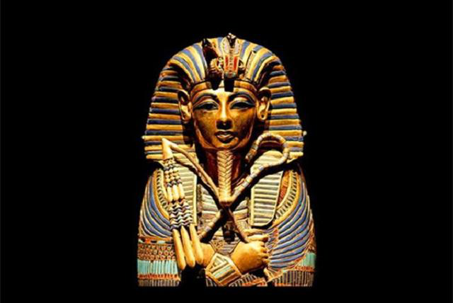 英国考古学家霍华德·卡特终于发现了史书上记载的,埃及最年轻的法老"