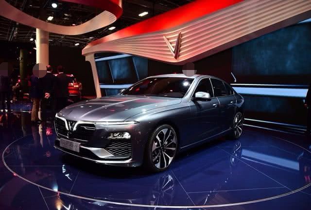 又一款自主品牌车惊艳巴黎车展，内饰豪华，BBA都不好意思了