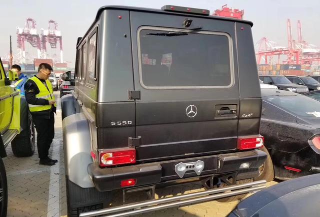 17款奔驰美规欧版磨砂黑388万，荧光黄竟然要价418万