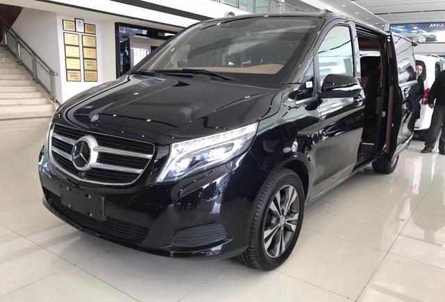 硬是不加价还和埃尔法死磕的商务车：奔驰V260