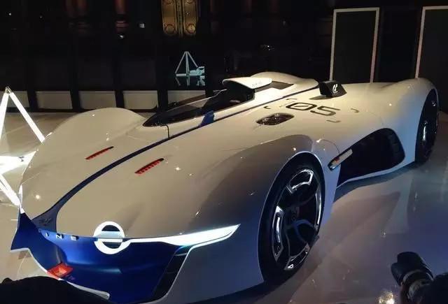雷诺概念跑车: 一场视觉享受
