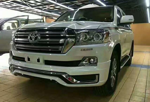 17款丰田酷路泽4000中东版外观内饰豪华改装效果图