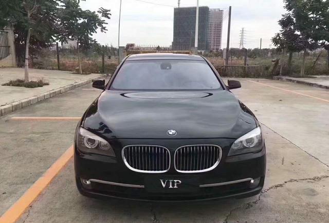 实拍12年宝马750, 超车辅助座椅按摩20万出售, 值不值得入手?