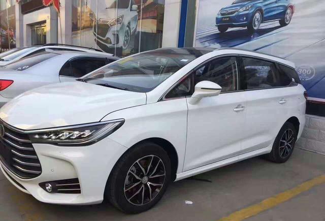 又拉风又帅气的比亚迪到店, 颜值可虐GS8博越, 大灯比奥迪还漂亮