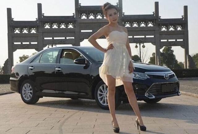 新款凯美瑞对比本田雅阁, 价格都是18万, 差距就在内饰里