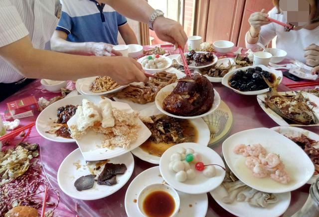 北方人眼中"寒酸"的上海农村酒席,没有大鱼大肉,却