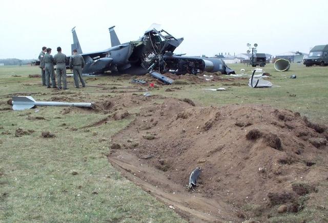 日本战机险些撞上客机!飞行员:我们着急起飞拦