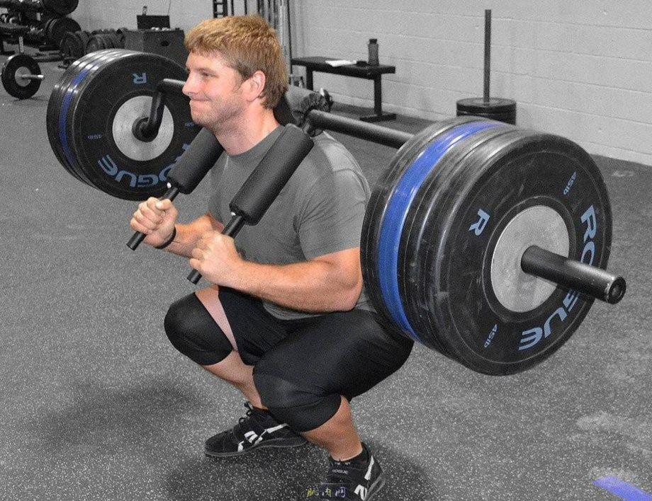 还不会做杠铃深蹲?2个要点一定要做到,完美深