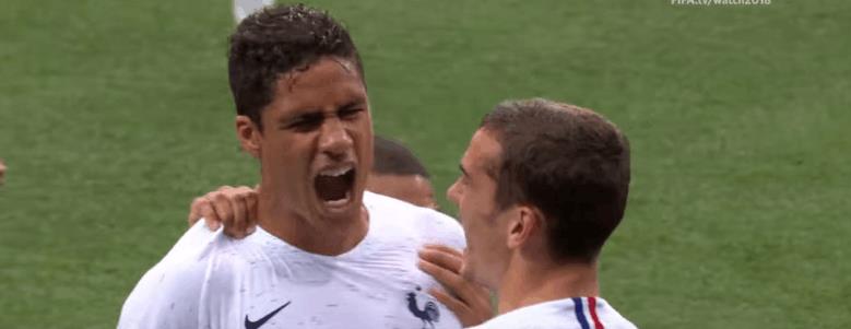 不敌法国,乌拉圭门将夸张失误丢分,后卫心碎流