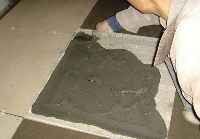 贴瓷砖还在用水泥砂浆吗?师傅说用瓷砖胶粘的更结