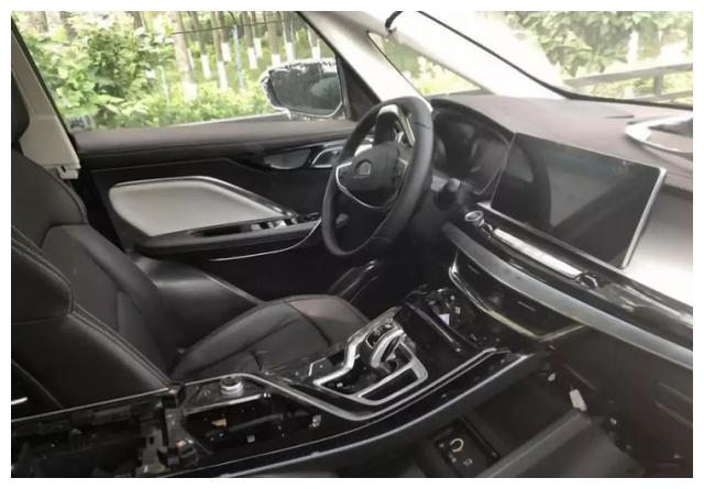 吉利首款MPV正式定名“嘉际”，搭载三缸1.5T和混动系统