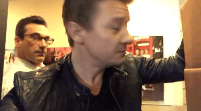 家都在找复联的鹰眼,原来他跑去玩抓人游戏了