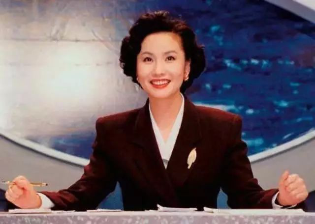 当主播被批盛气凌人，冒死直播伊拉克战争被肯定，今和董卿齐名
