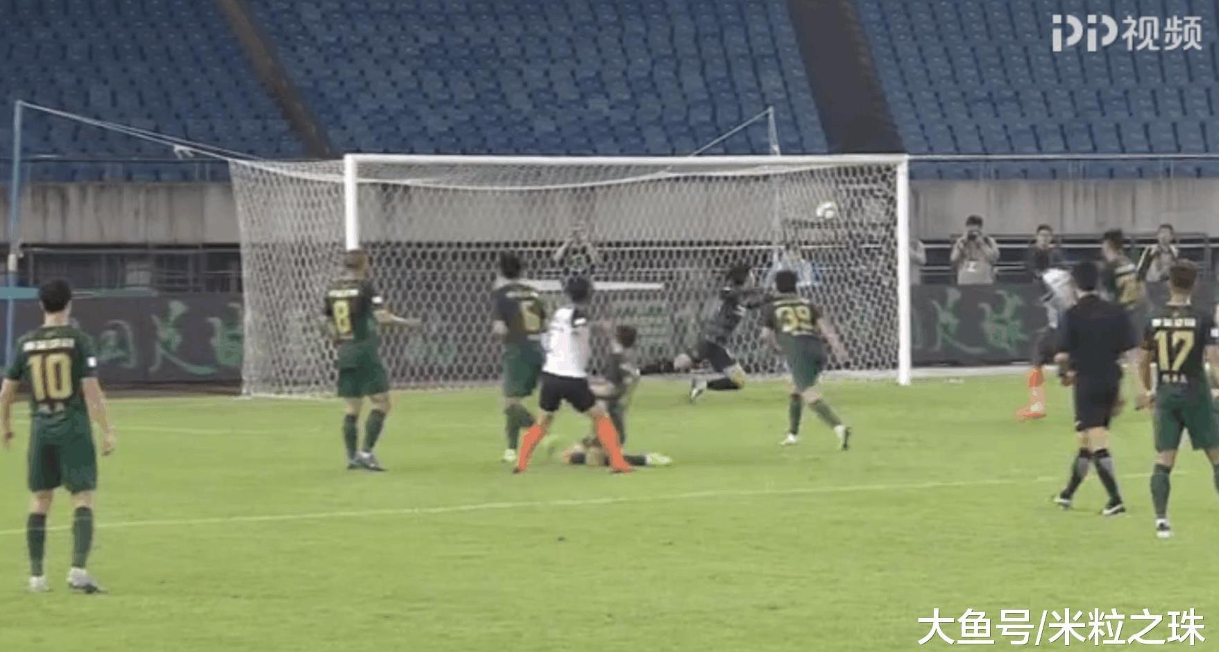 压哨绝杀扳平比分, 铁血的武汉卓尔初现中甲强