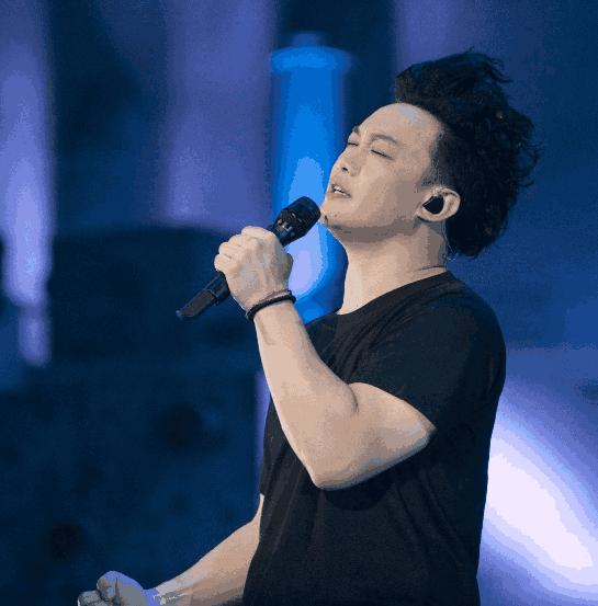 看不起周杰伦，讽刺王力宏假嘻哈，网友：谁给你的自信？