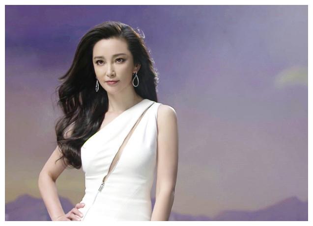 2000年出生的女星,2000年出生的明星 娱乐圈中"最火"的5大女星,杨颖排第三,第一拥有最好的