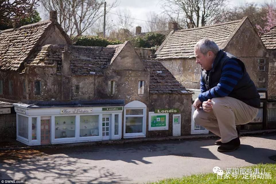 英国这只能看不能住的神奇小村…里面的门,比