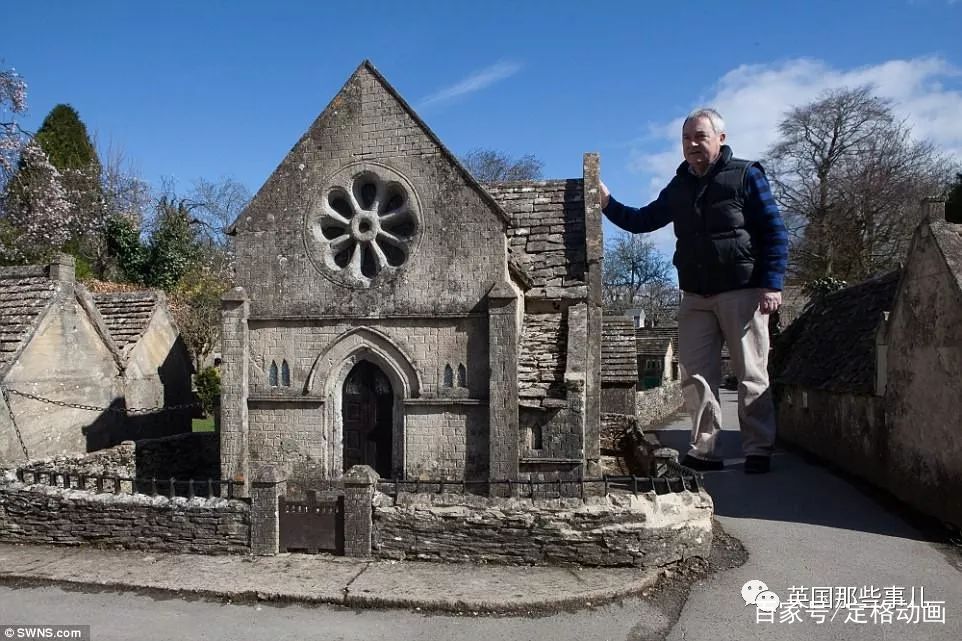 英国这只能看不能住的神奇小村…里面的门,比