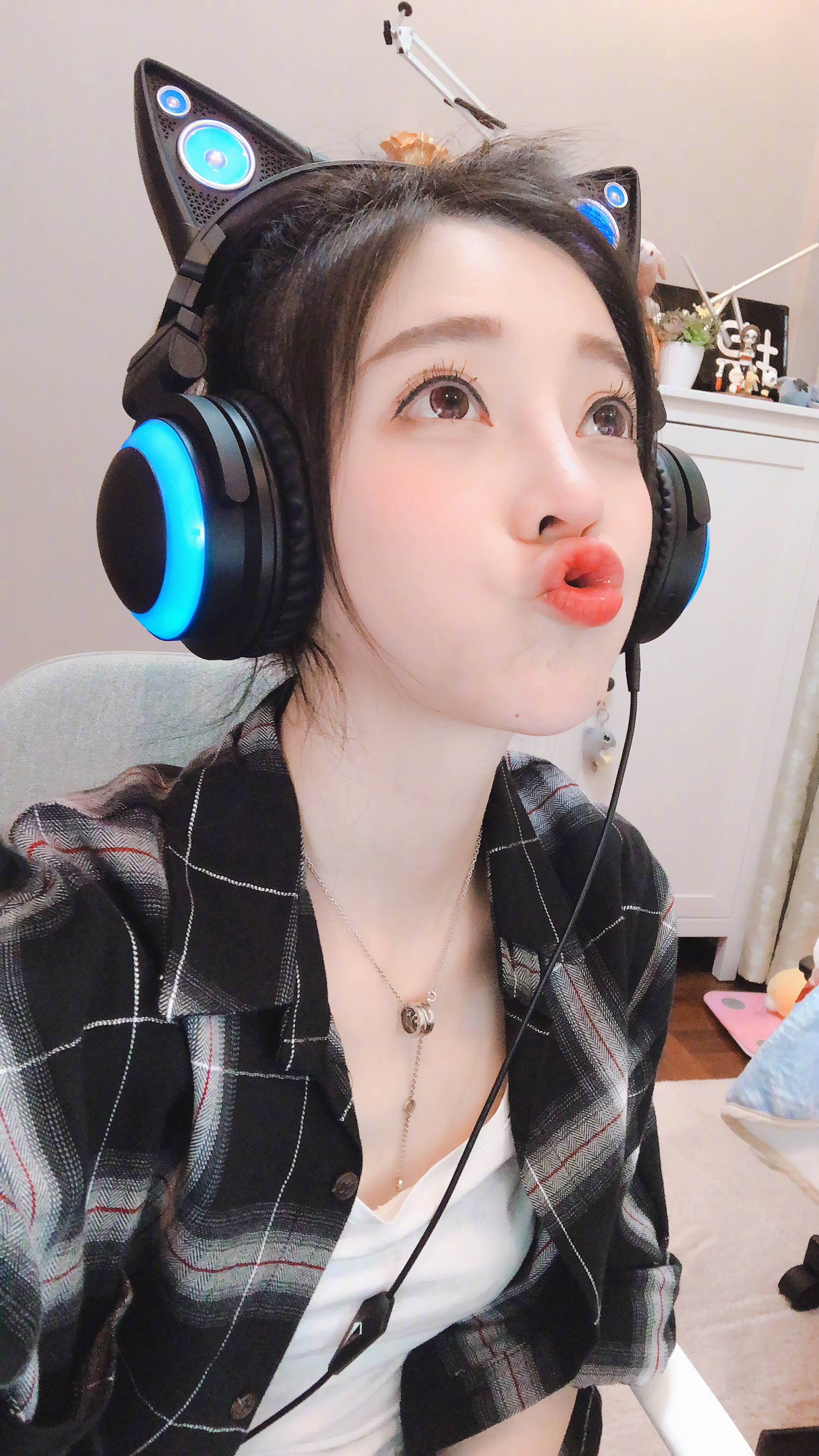 难怪冯提莫如今千万粉丝 原来小时候也那么可