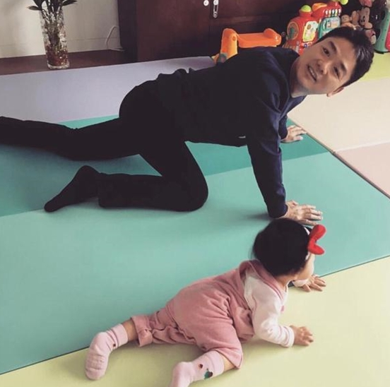 疑受刘强东事件影响,奶茶妹妹画风突变,网友:浓