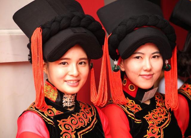 实拍来自四川大凉山的彝族美女（图）