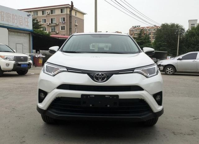 丰田新车火了,拆一个轮胎直降三万,国外卖