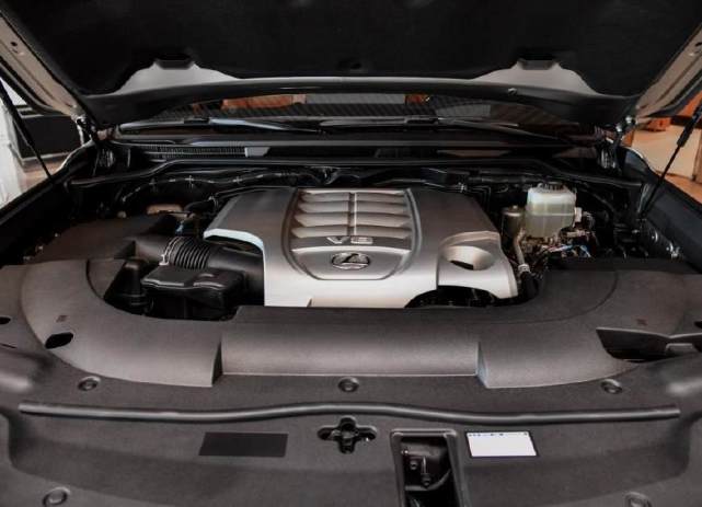 中东土豪的大玩具，在华卖140万还加价，路虎揽胜见了得绕道走