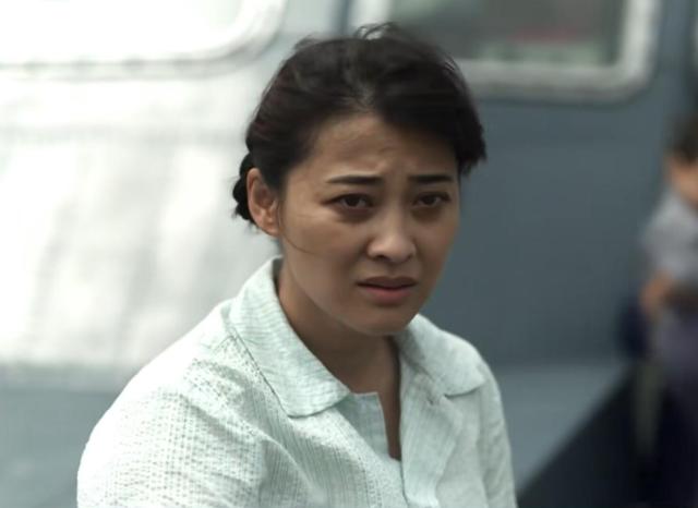 是一部非常棒的电视剧,江德福服从命令去小岛担任要职,一开始梅婷饰演