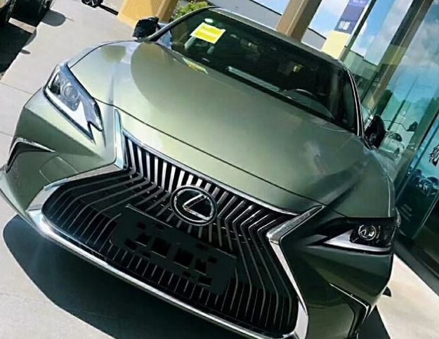 偶遇首台橄榄绿色雷克萨斯ES200!颜色帅到窒