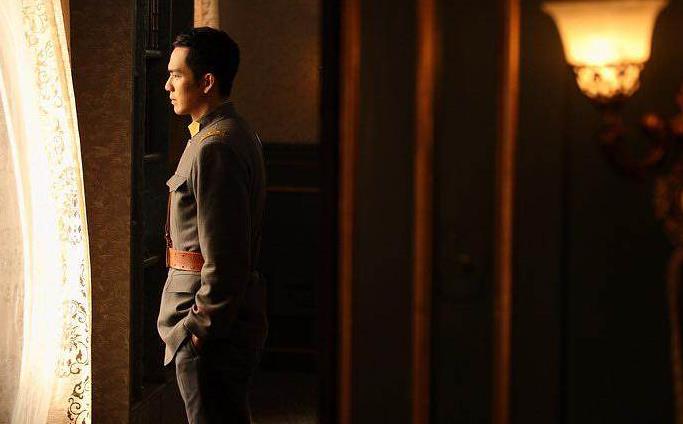 《来不及说我爱你》中两个人看透了慕容沣的人