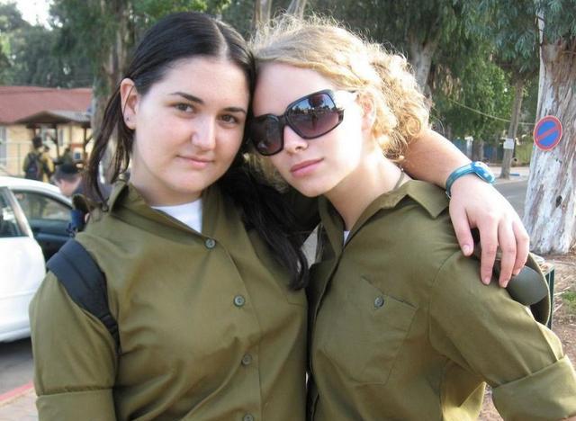 以色列女兵把军装穿得如此时尚,生活里还有啥