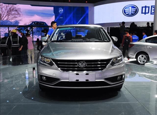 内饰不输帕萨特,颜值和朗逸比肩,5万起售油耗