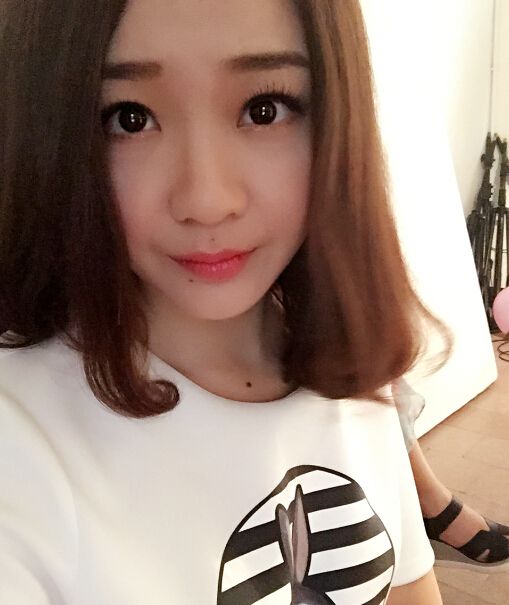 曾经饰演《暖春》里的小花，如今大变样，爷爷90岁仍在影视圈