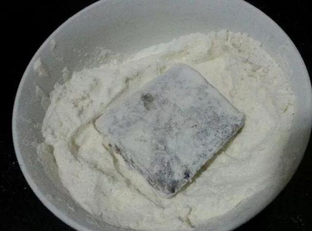 炸带鱼总是碎,很多人就差这一步,看看吧