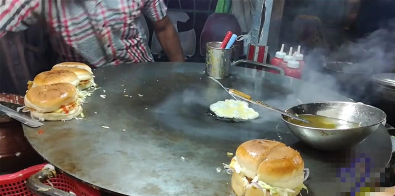 1万块人民币, 换成卢比到巴基斯坦, 能过上什么