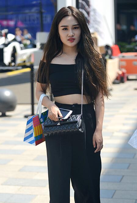 最新街拍北京街头美女 颜值与美腿齐飞 夏天就是好