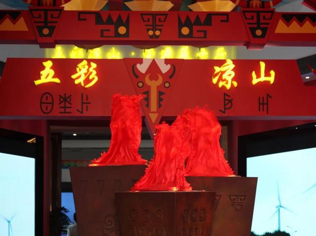 实拍来自四川大凉山的彝族美女（图）