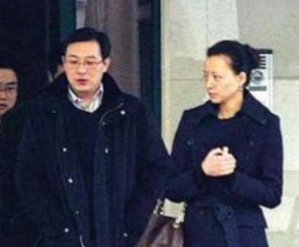 央视一姐董卿神秘丈夫密春雷近照，老公身价好吓人