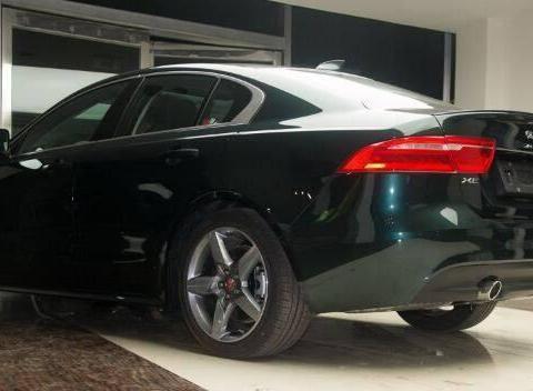 曾是宝马5系劲敌，如今自降身价狂跌10万，卖不动