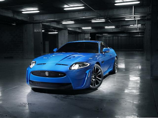 XKR-S塑造出动感十足的外型