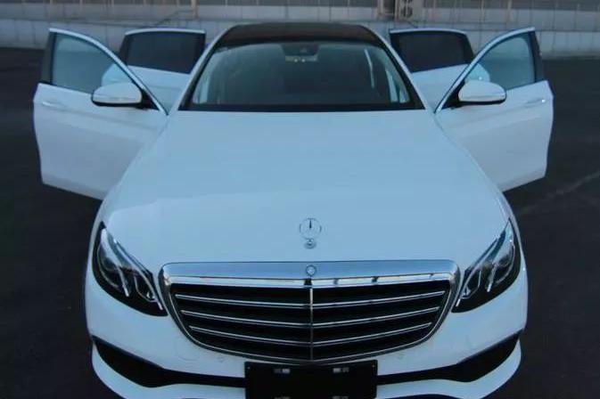哥们说不买立标买啥奔驰 白色更显优雅和尊贵 e200提车越看越喜欢