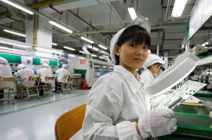 富士康打工仔干满5年能赚多少钱呢?打工妹的回复揭开