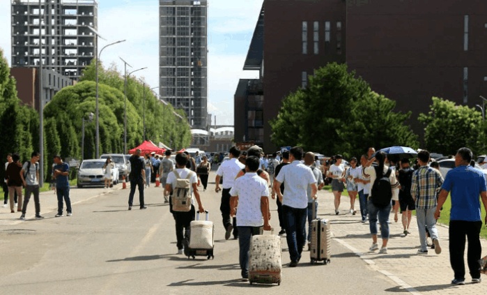 平时600多, 高考300分的同学终于决定复读了!