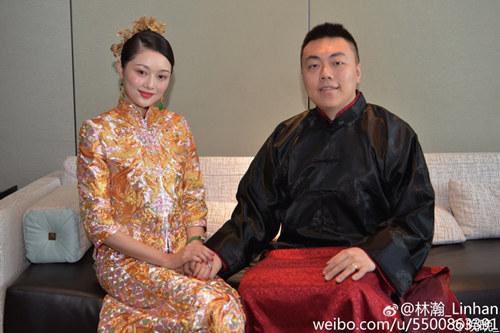 韩寒老婆原来这么美，这种穿衣风格让一个网红都混上美术馆馆长了