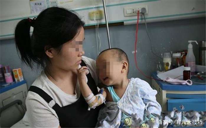 2岁孩子还不会走路,妈妈带去医院检查,医生小