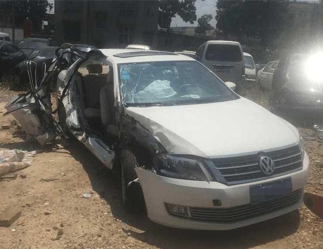 大众朗逸撞报废气囊却未弹出，4S店回复：力度不够，角度不准