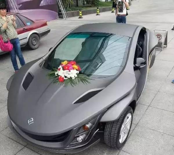 远看是超级跑车近看国产三轮车, 没有车门买11万
