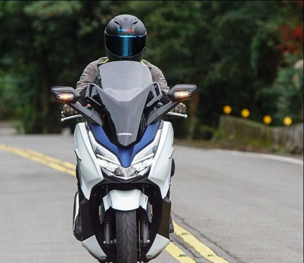 舒适的通勤体验2019款本田FORZA中型踏板摩