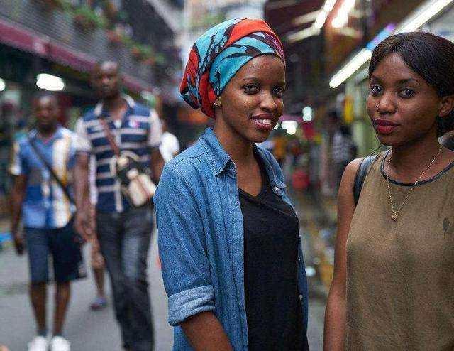 武警在广州驱赶黑人